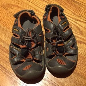 Keen toddler shoes sz 11